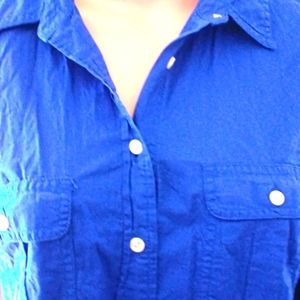 GAP sizeM gently worn blue button-down blouse